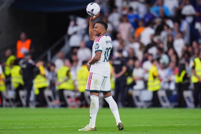 Pemain Real Madrid, Kylian Mbappe, merayakan gol dalam pertandingan La Liga melawan Real Sociedad, Kamis (27/8/2026) dini hari WIB.