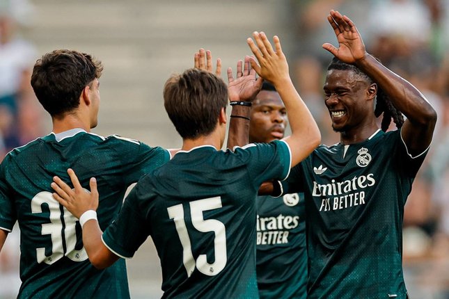 Pemain Real Madrid merayakan gol ke gawang Ferencvaros.