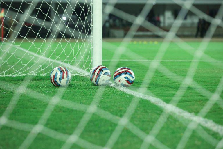 ilustrasi-pertandingan-sepak-bola-4aa9c4b4bcfbe5390f08d0ec5605bf46-da599847c11aed94b70c16a523029ddc