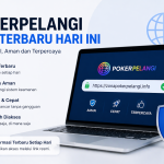 seseorang mengakses website melalui laptop dengan koneksi stabil