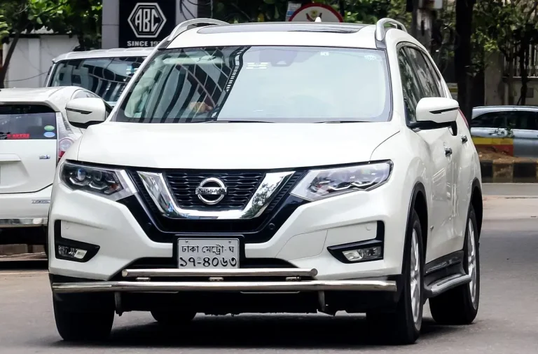 perawatan baterai mobil hybrid di bengkel resmi