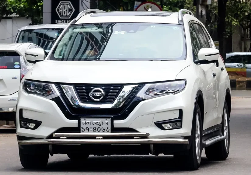 perawatan baterai mobil hybrid di bengkel resmi