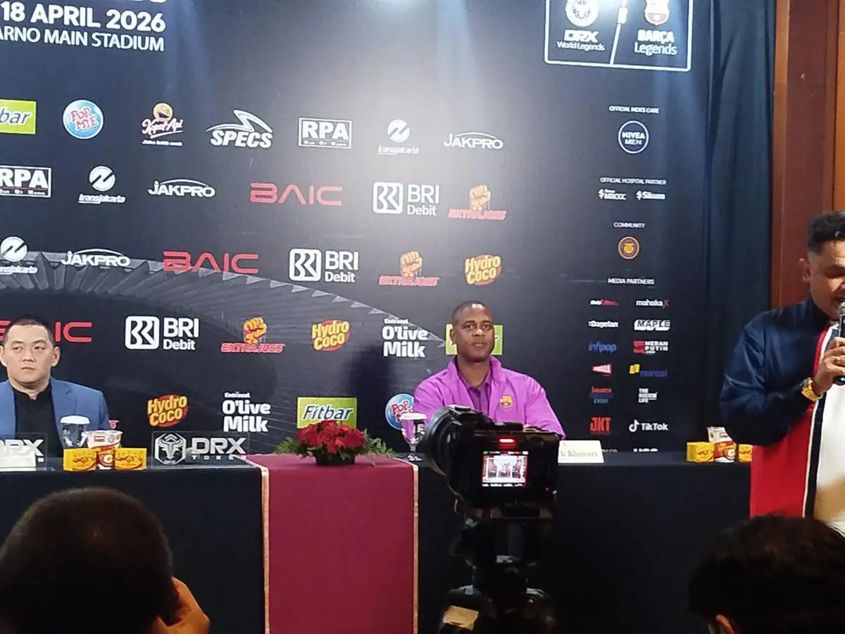 patrick kluivert saat konferensi pers clash of legends 2026