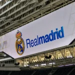jose mourinho saat melatih di pinggir lapangan real madrid
