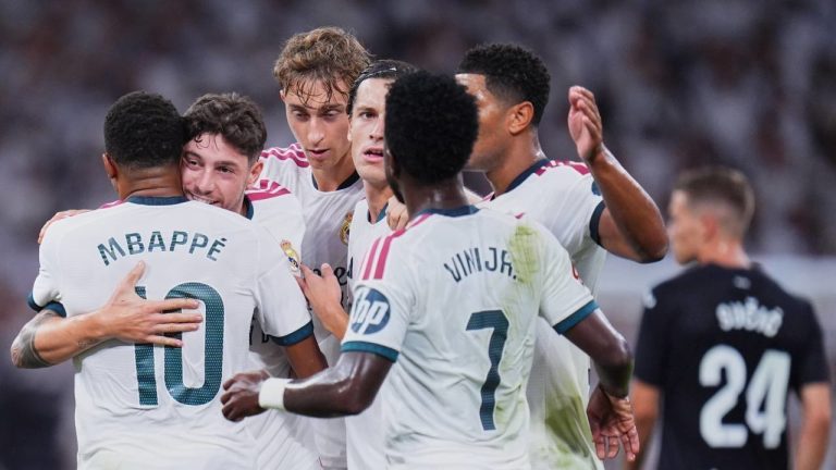 Para pemain Real Madrid merayakan gol dalam pertandingan La Liga melawan Real Sociedad, Kamis (27/8/2026).