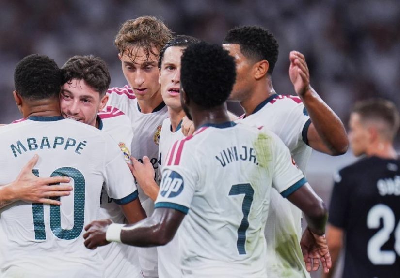 Para pemain Real Madrid merayakan gol dalam pertandingan La Liga melawan Real Sociedad, Kamis (27/8/2026).