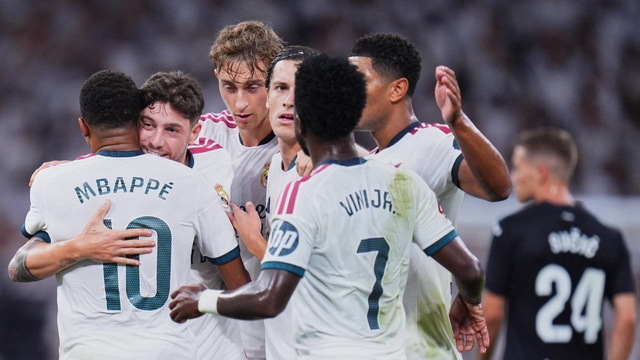 Para pemain Real Madrid merayakan gol dalam pertandingan La Liga melawan Real Sociedad, Kamis (27/8/2026).