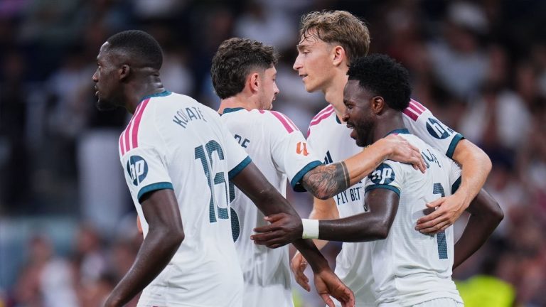 Para pemain Real Madrid merayakan gol dalam laga La Liga Spanyol antara Real Madrid vs Real Sociedad di Madrid, Spanyol, Rabu, 26 Agustus 2026.