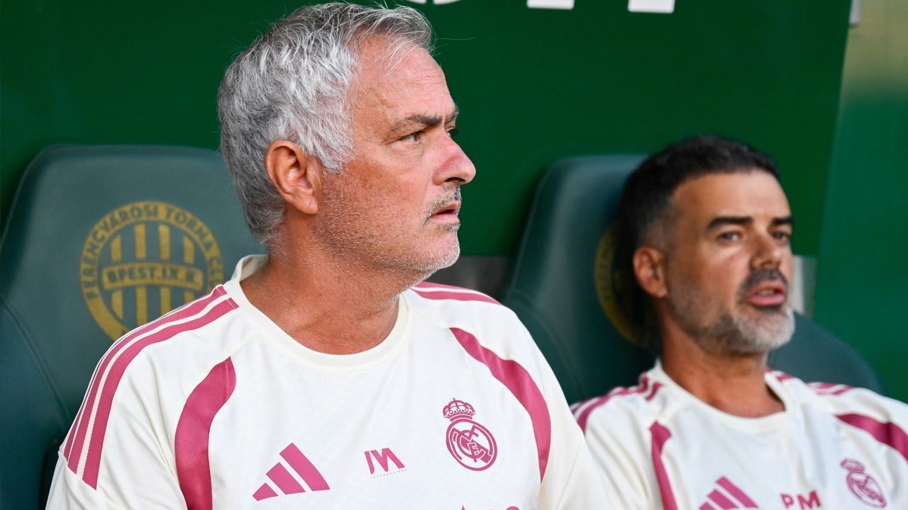 Pelatih Real Madrid Jose Mourinho bereaksi sebelum laga persahabatan antara Ferencvaros vs Real Madrid di Groupama Arena, Budapest, Hungaria, Sabtu, 8 Agustus 2026.