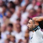 Pemain Real Madrid Marc Cucurella melakukan lemparan kedalam dalam laga La Liga Spanyol antara Real Madrid vs Malaga di Madrid, Spanyol, Minggu, 30 Agustus 2026.