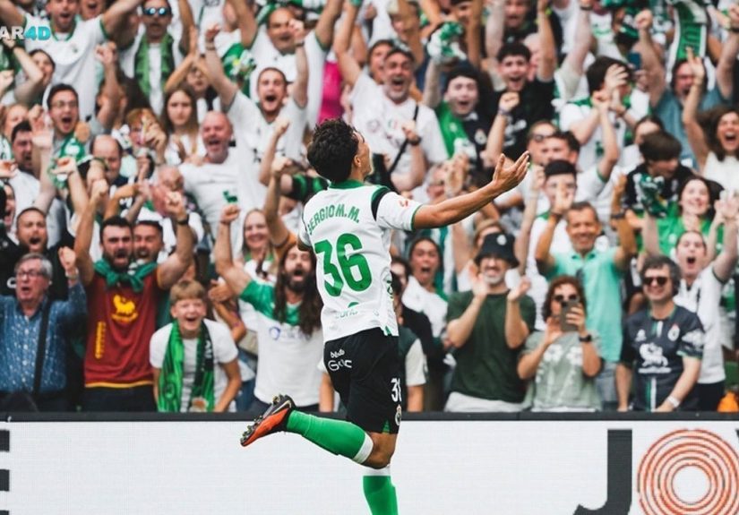 Gelandang Racing Santander, Sergio Martinez.