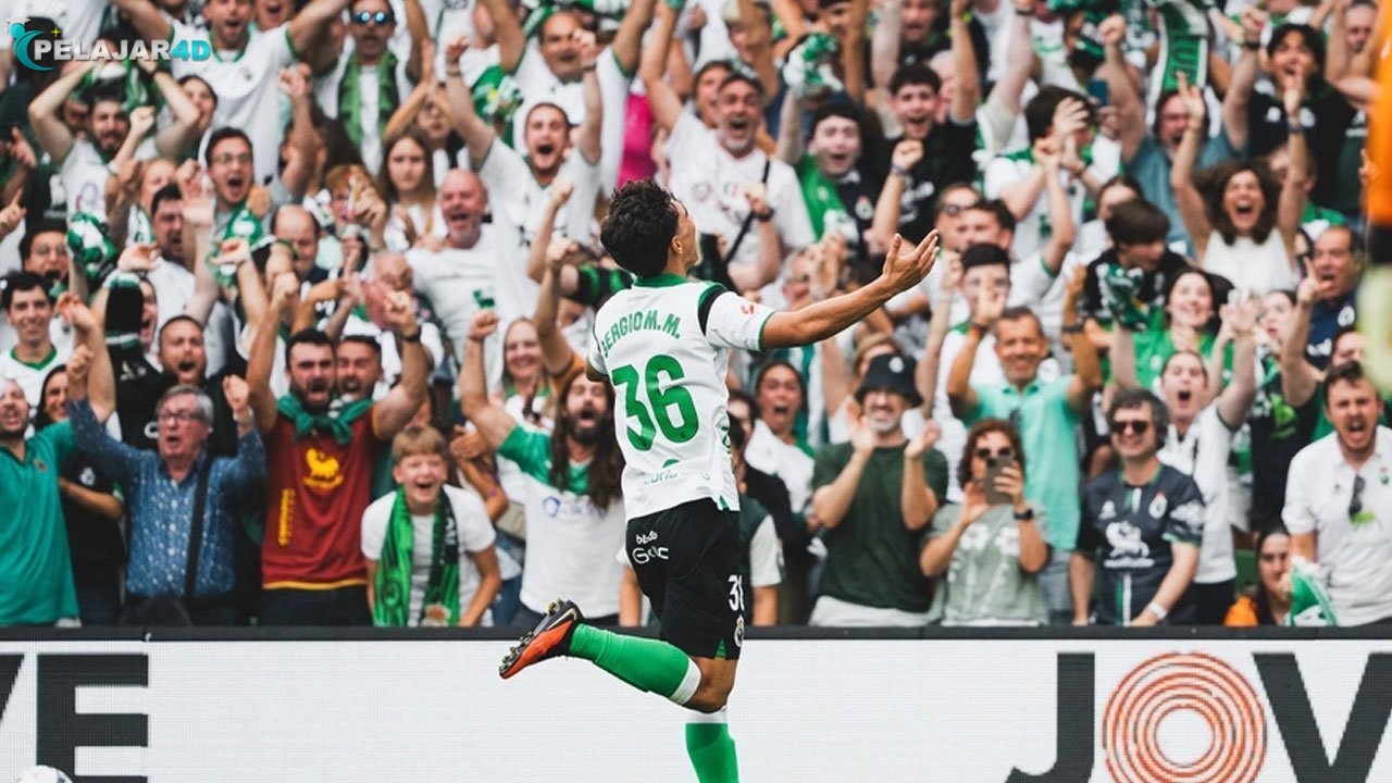 Gelandang Racing Santander, Sergio Martinez.