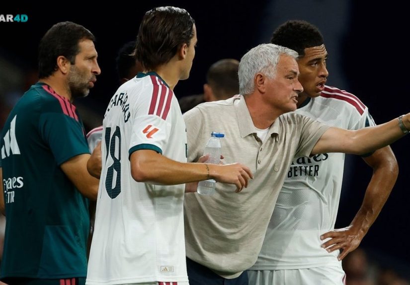 Pelatih Real Madrid Jose Mourinho bicara dengan Jude Bellingham dalam laga La Liga Spanyol antara Espanyol vs Real Madrid di Barcelona, Spanyol, Sabtu, 22 Agustus 2026.